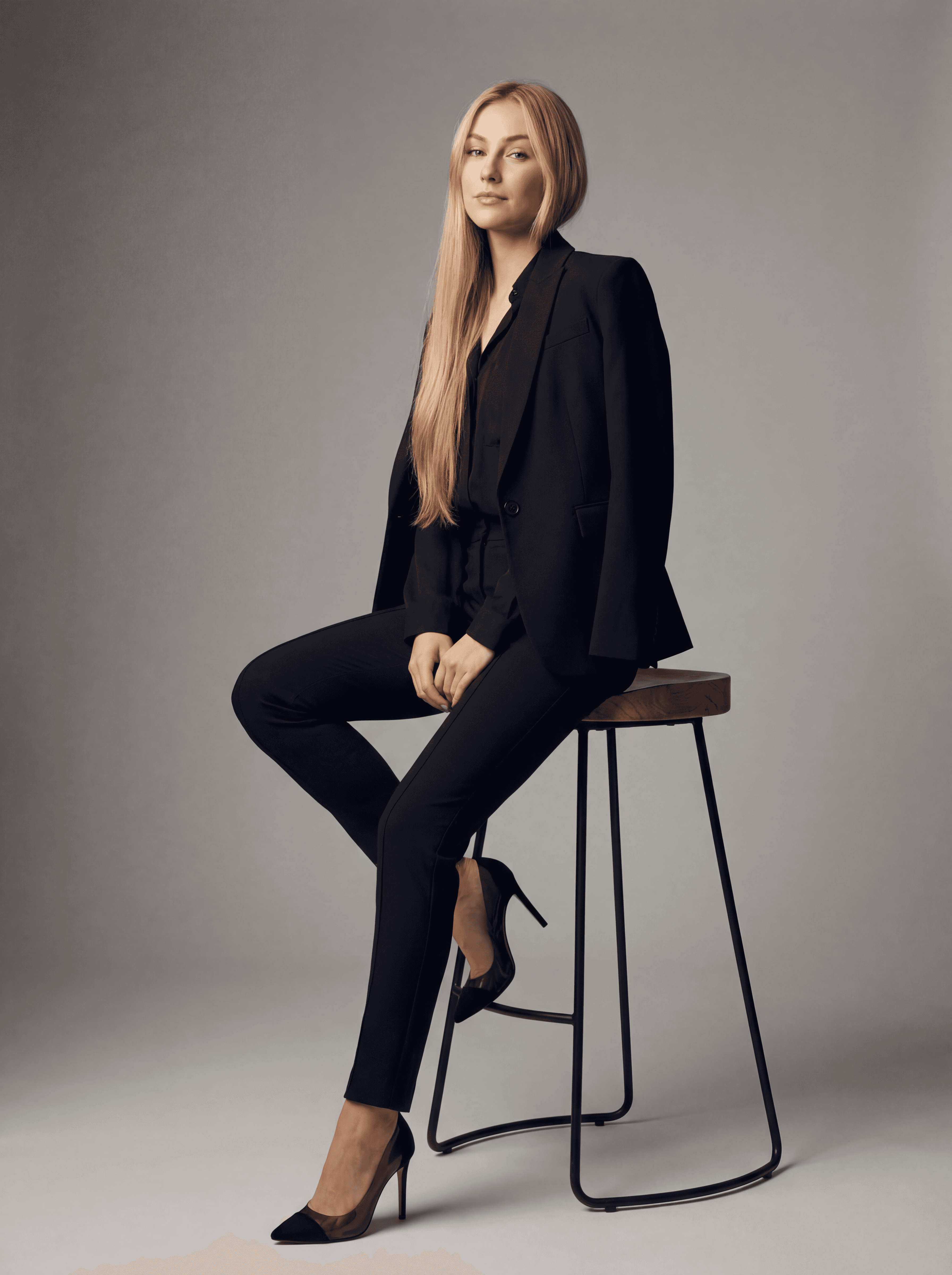 Example: ultra-realistic woman portrait on studio stool